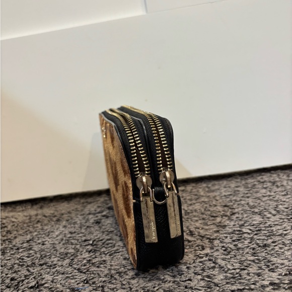 KATE SPADE Margaux Leopard Haircalf Small DoubleZip Convertible Crossbody
🚫strap - Picture 5 of 9